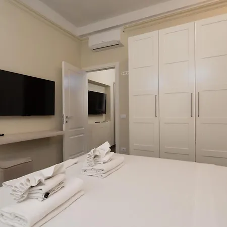 Apartment Ponte Vecchio Modern Retreat